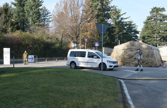 Covid, tamponi drive through alla caserma Nato Ugo Mara in sicurezza