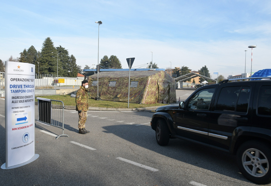 Covid, tamponi drive through alla caserma Nato Ugo Mara in sicurezza