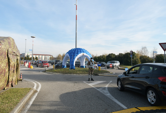 Covid, tamponi drive through alla caserma Nato Ugo Mara in sicurezza