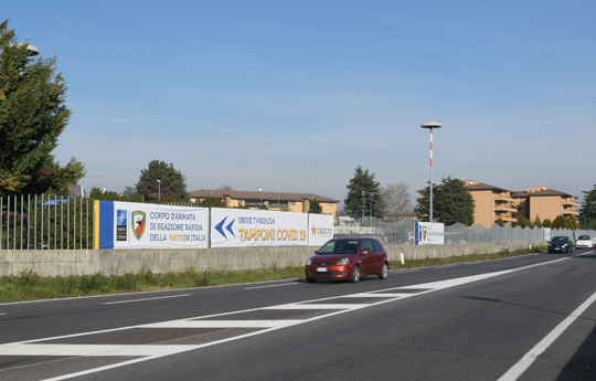 Covid, tamponi drive through alla caserma Nato Ugo Mara in sicurezza
