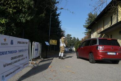 Covid, tamponi drive through alla caserma Nato Ugo Mara in sicurezza