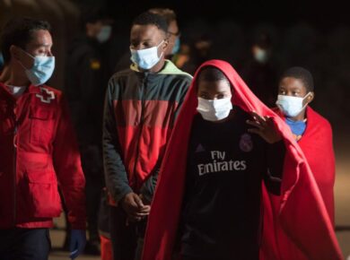 Migranti, arrivata a Pozzallo nave quarantena ‘Azzurra’