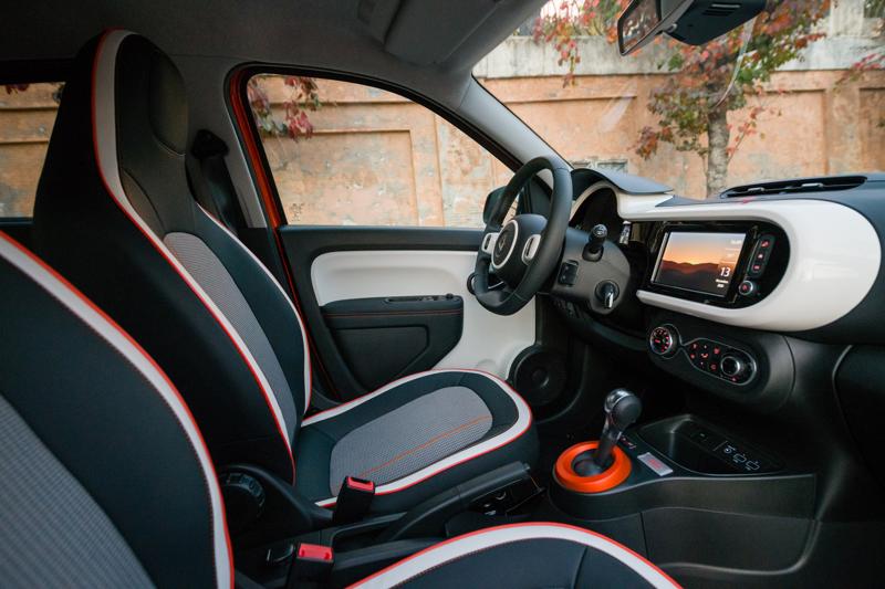 Renault Twingo Electric, una ricarica basta per una settimana Renault Twingo Electric, una ricarica basta per una settimana