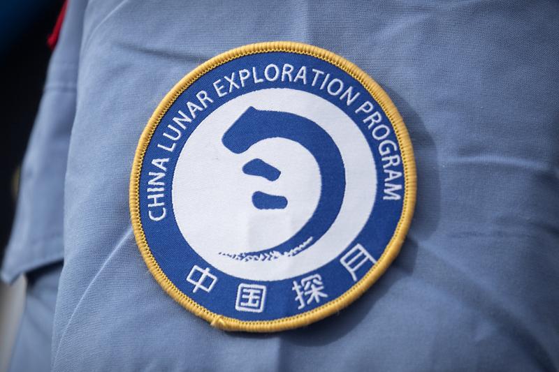 Cina, lanciata con successo la sonda Chang-e 5: raccoglierà rocce sulla Luna