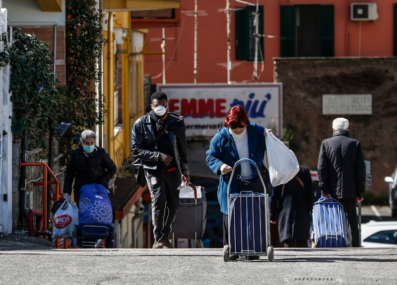 Covid, a Torino arrivano i buoni spesa per le famiglie in difficoltà Covid, a Torino arrivano i buoni spesa per le famiglie in difficoltà
