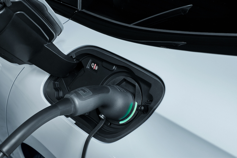 Sulle nuove Peugeot 3008 e 508 Hybrid, di serie il cavo di ricarica rapida