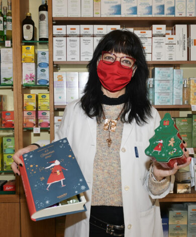 Mascherine rosse per combattere la violenza sulle donne a Busto Arsizio