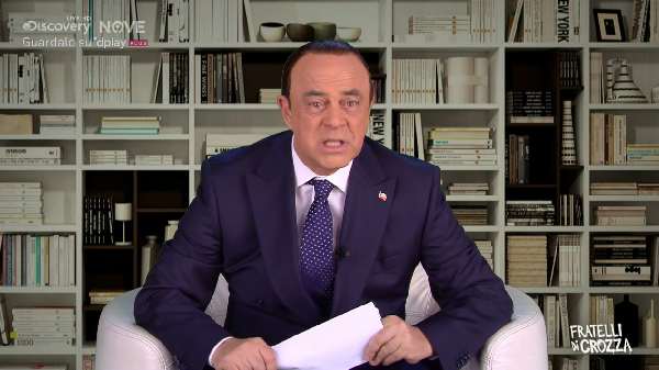 Fratelli di Crozza: Berlusconi torna al centro della politica. Fratelli di Crozza: Berlusconi torna al centro della politica.