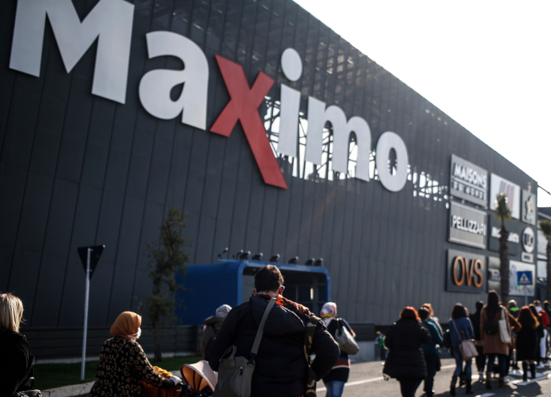 Roma, assembramento annunciato. Apre il Maximo, Primark da paura: folla e code