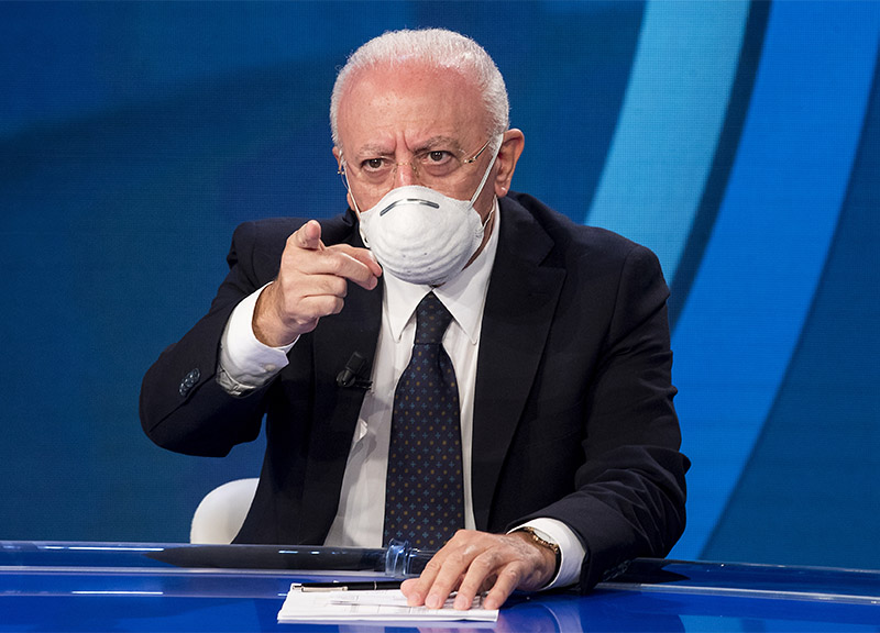 Campania, medici contro De Luca: “Basta illazioni, pazienza è finita” Campania, medici contro De Luca: “Basta illazioni, pazienza è finita”