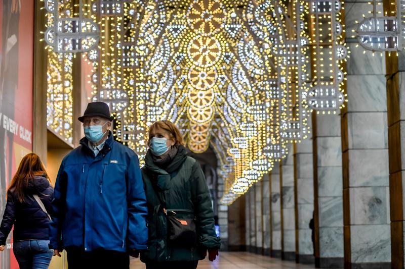 Milano, prima domenica arancione: c’è voglia di shopping in centro Milano, prima domenica arancione: c’è voglia di shopping in centro
