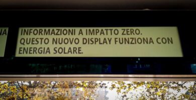 Atm: 60 nuove pensiline smart e green, display illuminati con energia solare