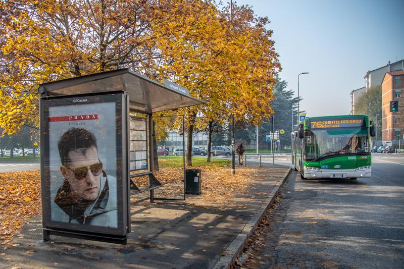 Atm: 60 nuove pensiline smart e green, display illuminati con energia solare
