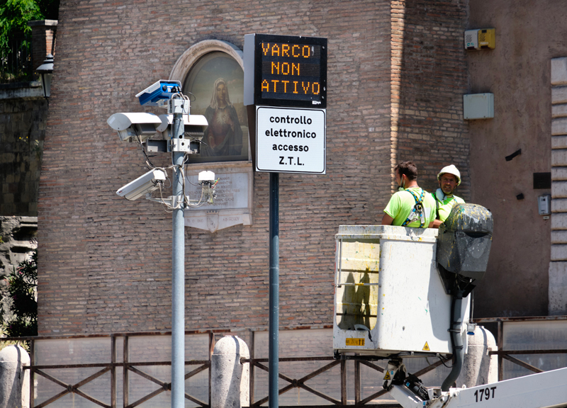 Roma, rimborsi Ztl: il Comune non ha soldi. Roma Mobilità, buco da 1,2 mln
