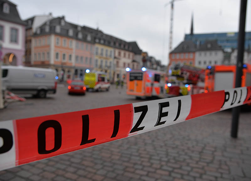 Germania, auto contro pedoni a Treviri: diversi morti e feriti.’Gente in aria’