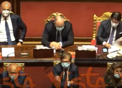 ‘Bomba’ Mes, Conte a un bivio. O senza numeri o contro l’Europa