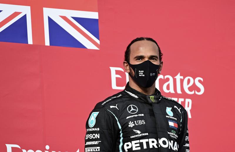 Lewis Hamilton positivo al Covid. Formula Uno sotto choc Lewis Hamilton positivo al Covid. Formula Uno sotto choc