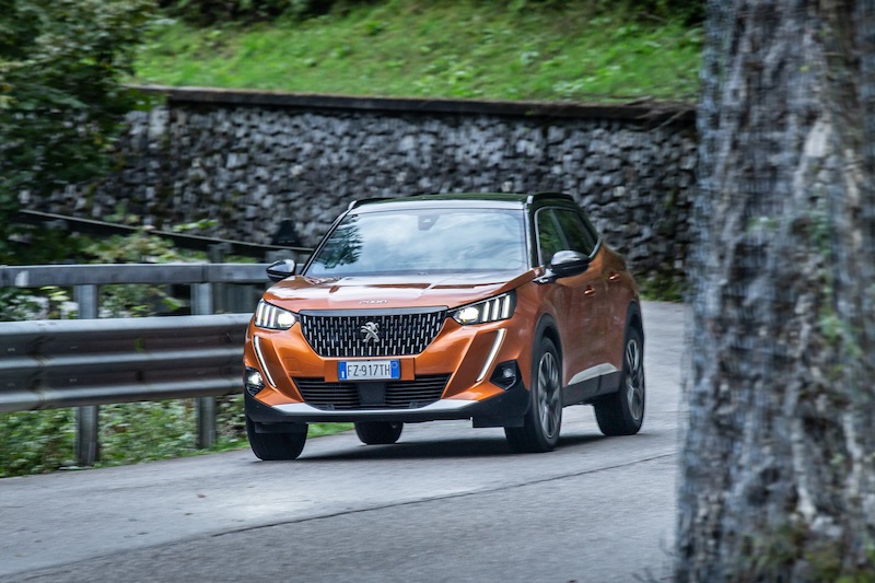 Alla scoperta del  lago di Como con la nuova Peugeot e-2008 100% elettrica