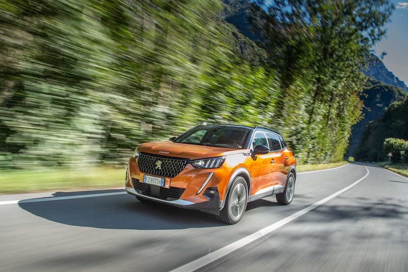 Alla scoperta del  lago di Como con la nuova Peugeot e-2008 100% elettrica