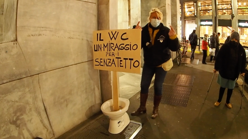 Milano, beffa notturna dei senzacasa a Palazzo Marino Milano, beffa notturna dei senzacasa a Palazzo Marino