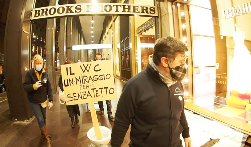 Milano, beffa notturna dei senzacasa a Palazzo Marino Milano, beffa notturna dei senzacasa a Palazzo Marino