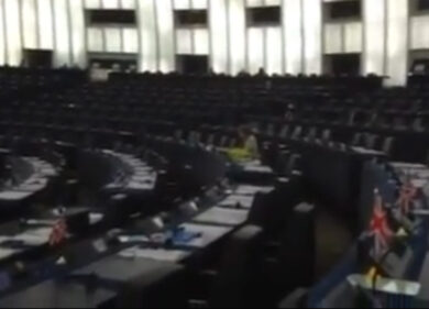 Bruxelles, festa gay in lockdown. Beccato eurodeputato di estrema destra