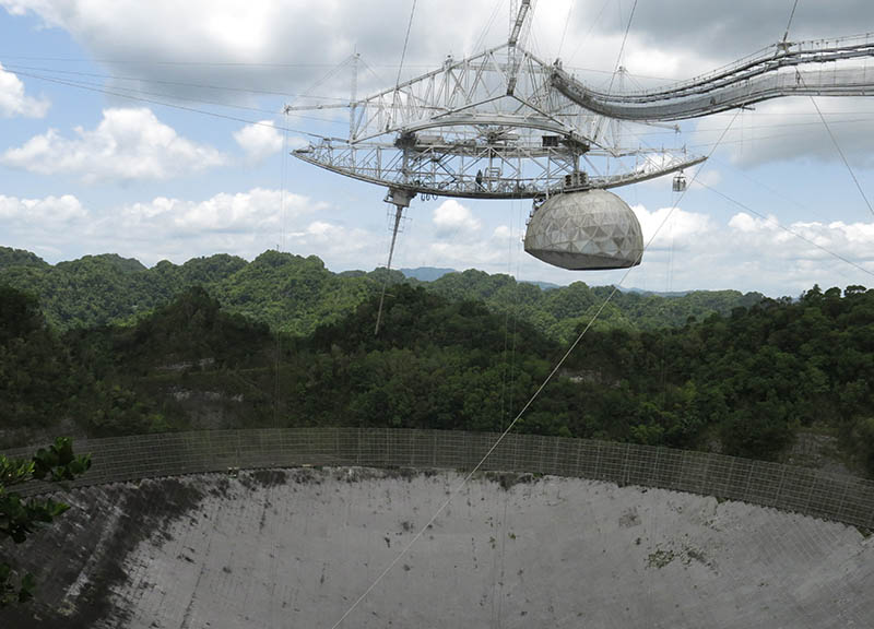 Arecibo, crolla il radiotelescopio di Puerto Rico. Comunicava con gli alieni Arecibo, crolla il radiotelescopio di Puerto Rico. Comunicava con gli alieni