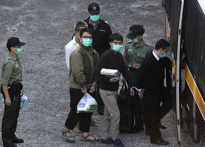 Hong Kong, 13 mesi di carcere per Joshua Wong: con lui altri due attivisti