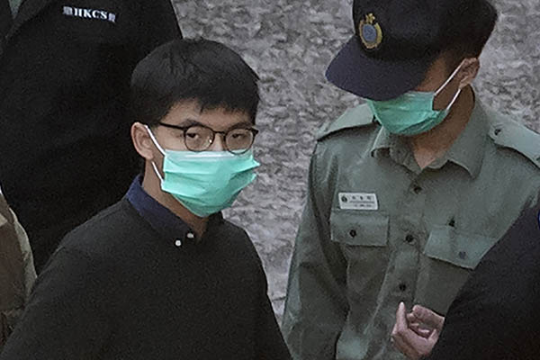 Hong Kong, 13 mesi di carcere per Joshua Wong: con lui altri due attivisti