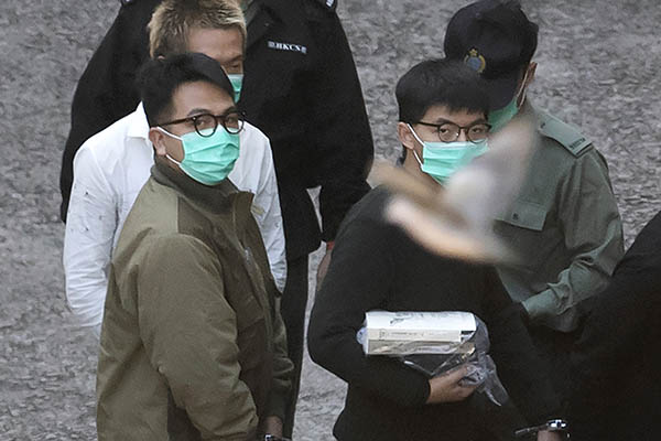 Hong Kong, 13 mesi di carcere per Joshua Wong: con lui altri due attivisti
