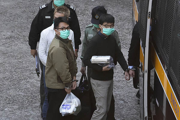 Hong Kong, 13 mesi di carcere per Joshua Wong: con lui altri due attivisti