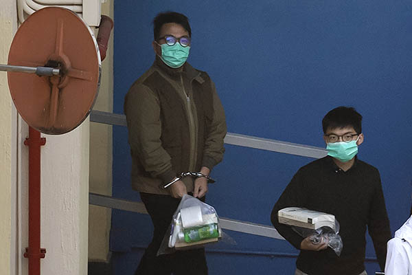 Hong Kong, 13 mesi di carcere per Joshua Wong: con lui altri due attivisti