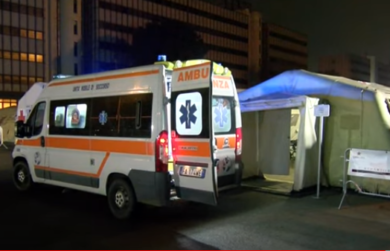 Calabria, primo paziente Covid arriva all’ospedale da campo di Cosenza. VIDEO