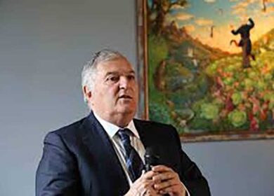 Campania, tamponi in farmacia: i biologi non ci stanno e attaccano la Regione