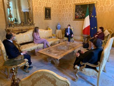 Dpcm Natale, Iv in tackle sul governo: “Fa finta di coinvolgere il Parlamento”