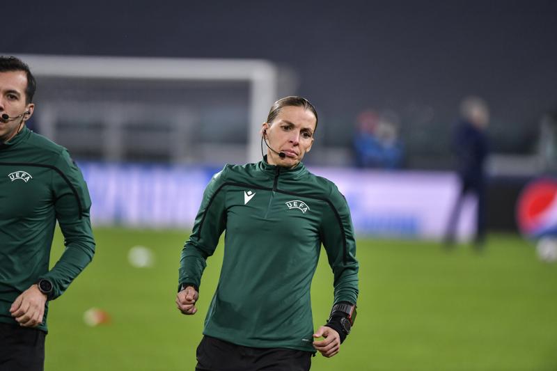 Ronaldo (record) e Frappart, 2 stelle nella notte della Juventus in Champions Ronaldo (record) e Frappart, 2 stelle nella notte della Juventus in Champions