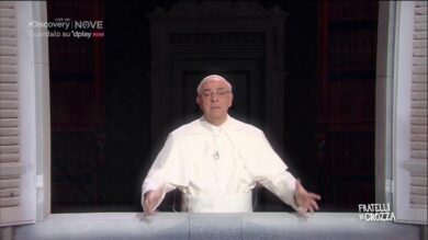 Fratelli di Crozza/ Papa Francesco: “Non preoccupatevi della messa, ma del Mes e prendetelo”