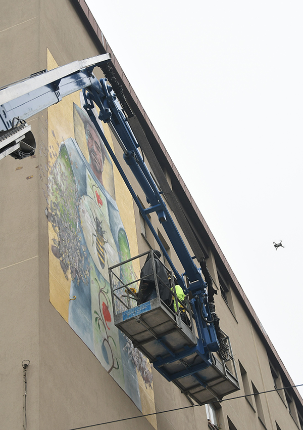 Sant’Ambrogio, murale a Milano per il patrono. FOTO