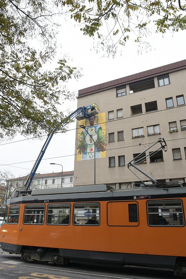 Sant’Ambrogio, murale a Milano per il patrono. FOTO