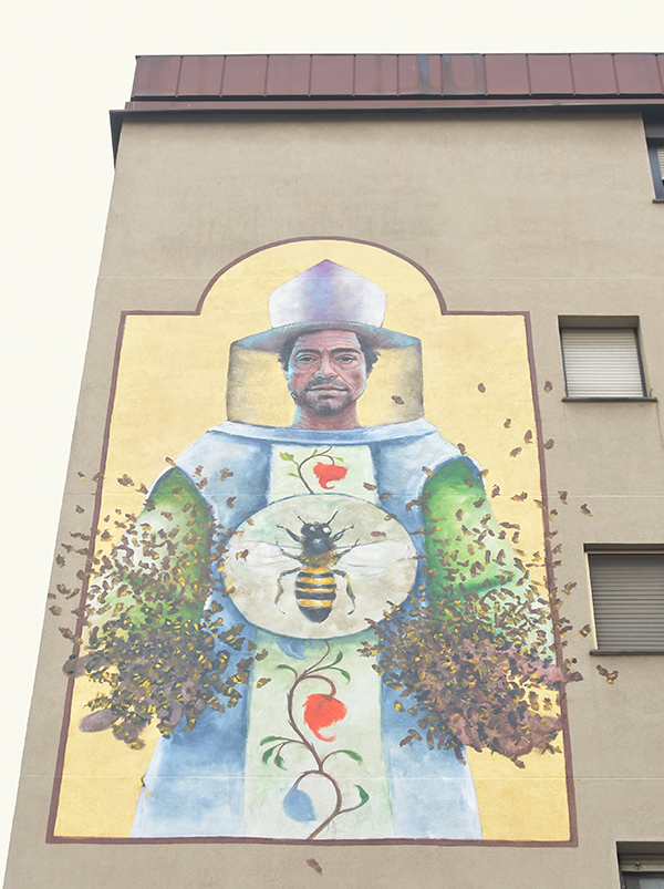 Sant’Ambrogio, murale a Milano per il patrono. FOTO
