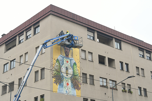 Sant’Ambrogio, murale a Milano per il patrono. FOTO
