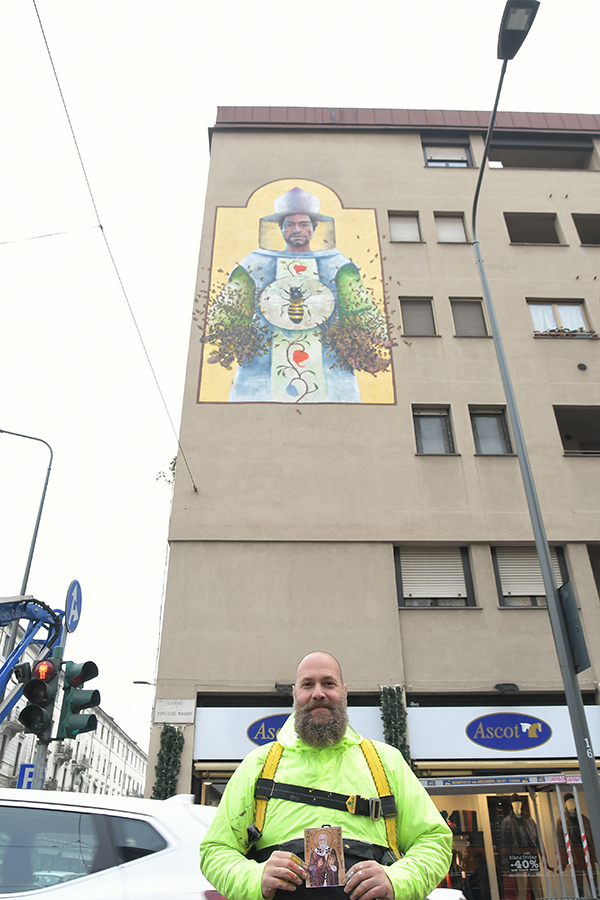 Sant’Ambrogio, murale a Milano per il patrono. FOTO