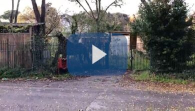 Villa Borghese abbandonata: box per le botticelle dormitori per senza tetto