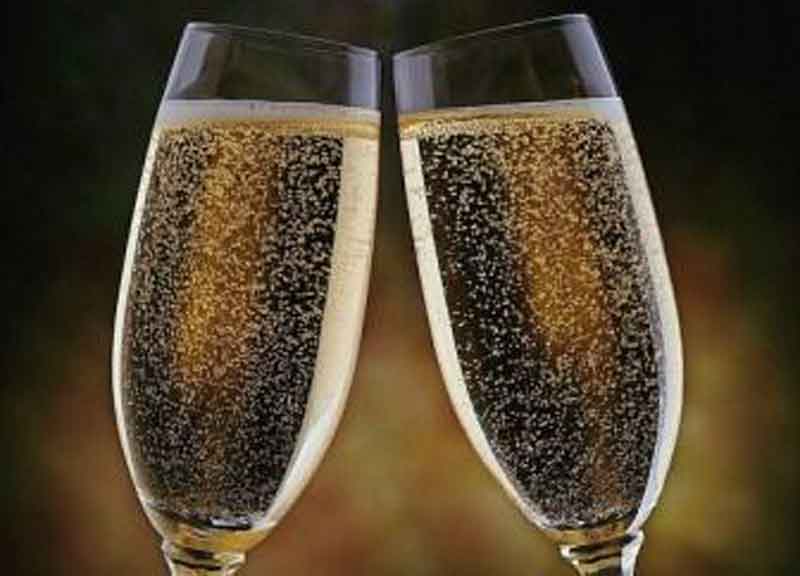 Capodanno 2021, la follia corre sul web: come prenotare una notte da brivido