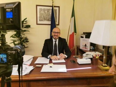 Italia viva: “Conte mangerà il panettone. Sarà crisi? Dipende solo da lui”