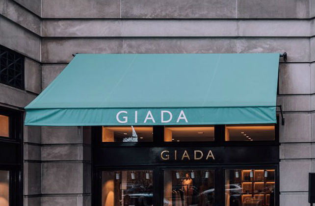 Giada apre il ‘Caffè’ nel negozio di via Montenapoleone Giada apre il ‘Caffè’ nel negozio di via Montenapoleone