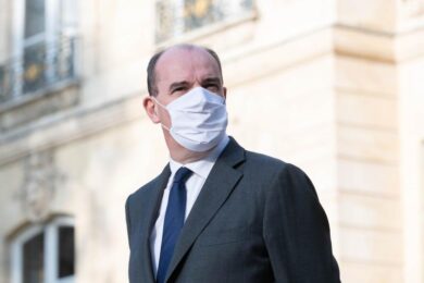 Francia, spostamenti consentiti a Natale. Ma a Capodanno resta il coprifuoco