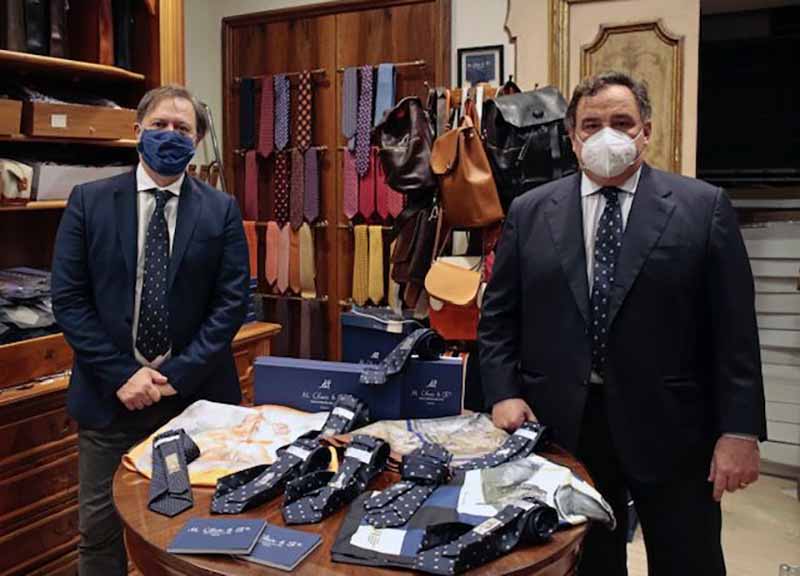 Maison Cilento, una linea di foulard e cravatte con il capolavori del Mann Maison Cilento, una linea di foulard e cravatte con il capolavori del Mann