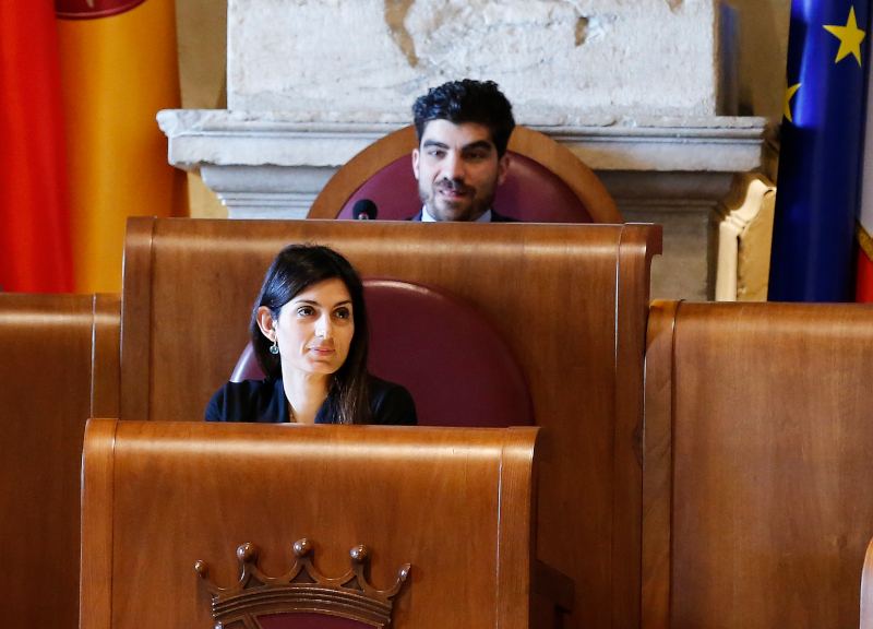 Roma, implode l’M5S. Il ribelle Stefàno accusa la Raggi: “E’ come Alemanno”