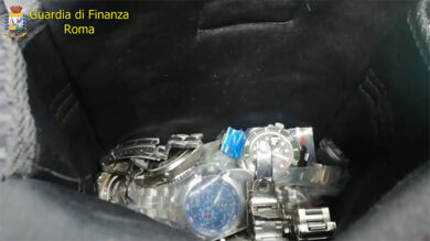 Rolex tarocchi venduti nei salotti della “Roma bene”: due soci denunciati